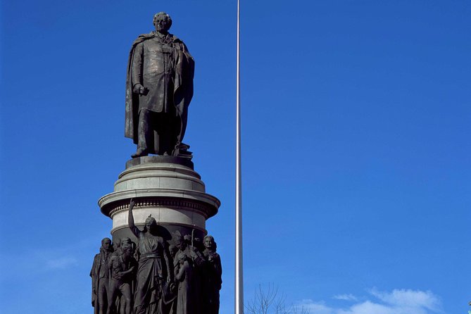 90 Minute Dublin Walking tour and Sightseeing tips - Trinity College and the crossing to the south side