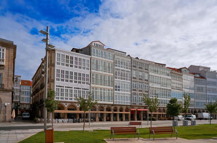 A Coruña: Historic Walking Tour Old Town and Highlights - Pescadería, Calle Real, and the modern city