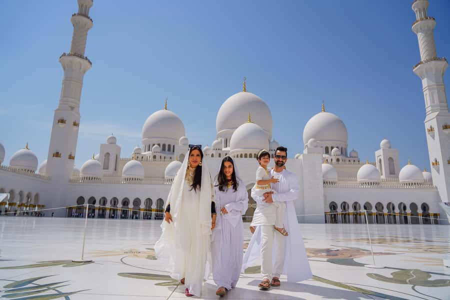 Abu Dhabi: Guided Walking Tour at Sheikh Zayed Grand Mosque - Why Sheikh Zayed Grand Mosque deserves a guided visit
