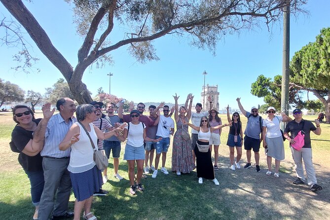 Age of Discoveries Walking Tour in Belém - Praça do Império explains the twentieth-century message
