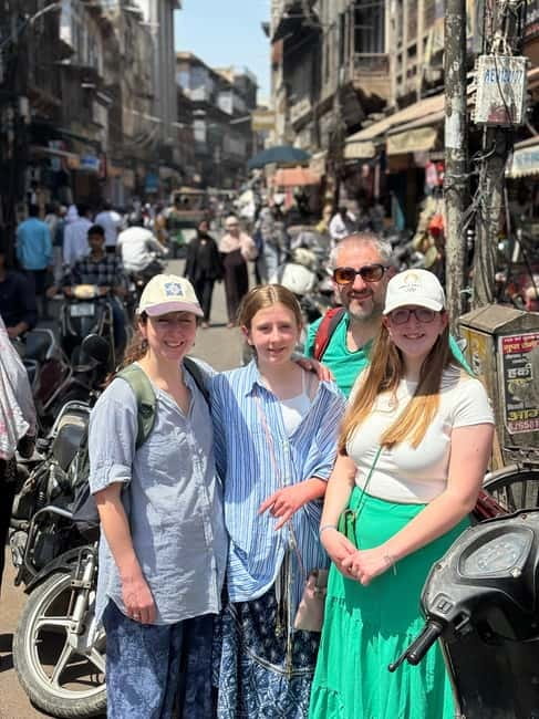 Agra: Street Food Walking Tour, Spice Market, & Tuk-tuk Ride - Jama Masjid and Mughal-era Agra