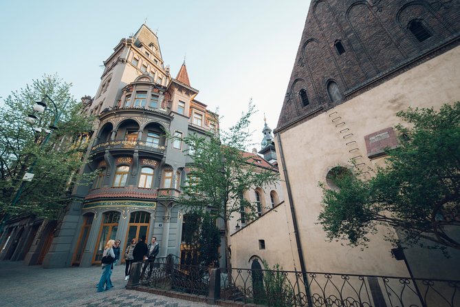 Alchemy and Mysteries of Prague Castle Walking Tour - Prague Castle and St. Vitus after the crowds
