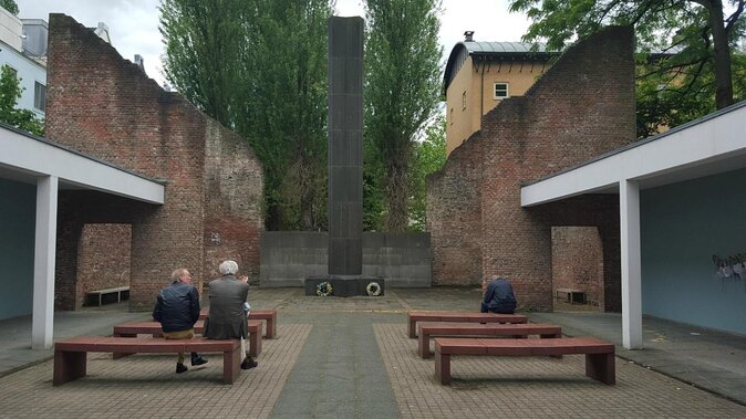 Amsterdam: Anne Frank and Jewish Quarter Walking Tour (TOP RATED) - Plantage, Spinoza, and the streets between memorials