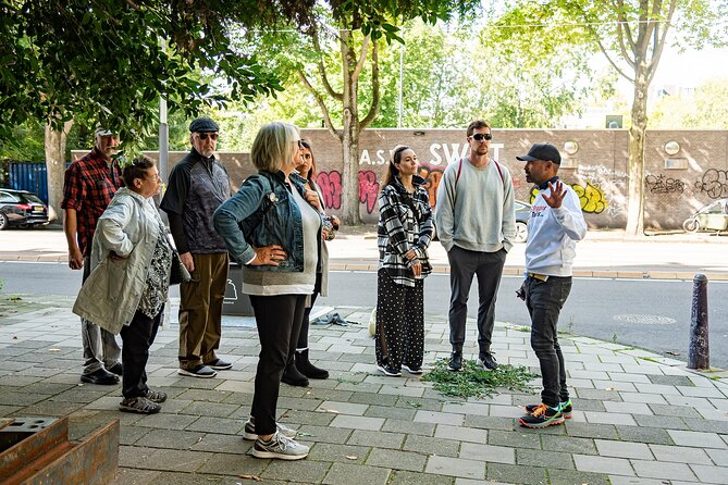 Amsterdam: Anne Frank and World War II Walking Tour (TOP RATED) - Spinoza Monument and the city’s intellectual tradition
