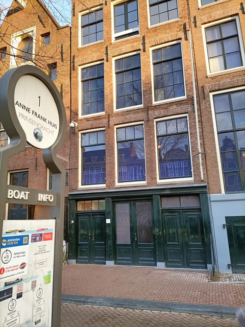 Amsterdam: Anne Frank Guided Small Group Walking Tour - De Silveren Spiegel and the personal side of history