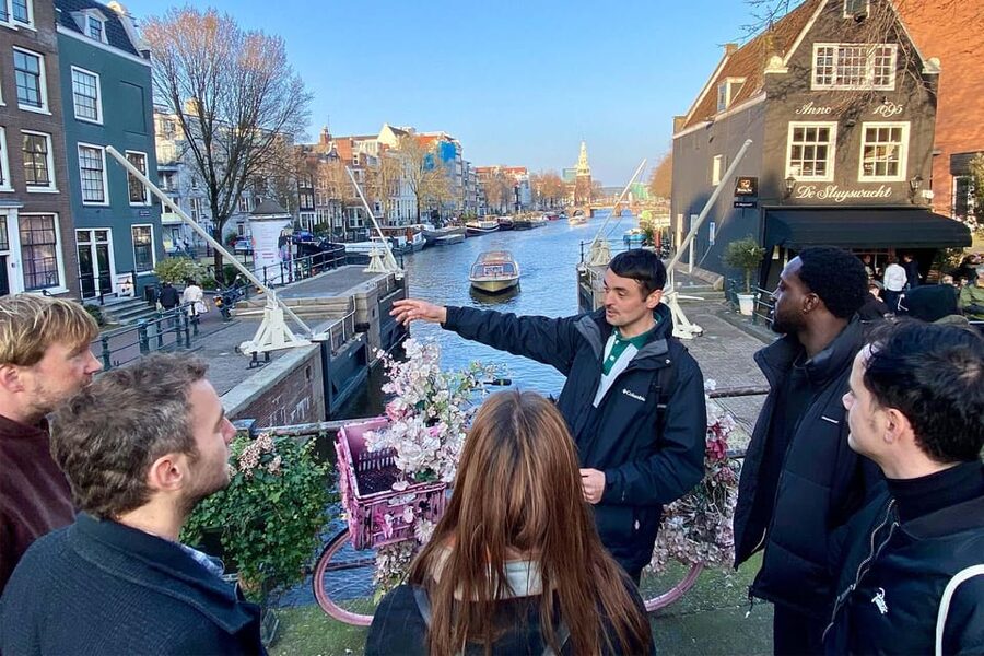 Amsterdam: Anne Frank Guided Small Group Walking Tour - Blauwburgwal and the stories beyond the Frank family