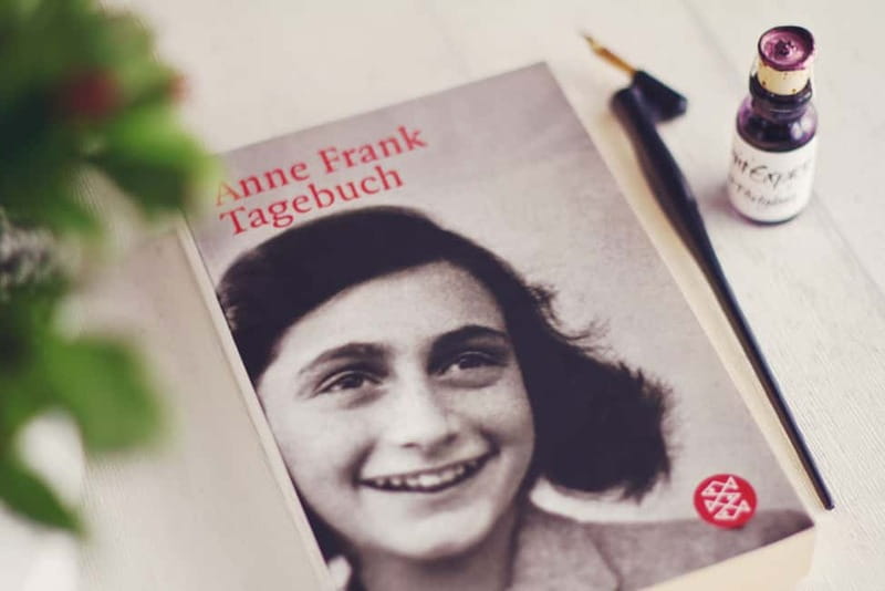 Amsterdam: Anne Frank Guided Walking Tour in DE/EN/IT/ES - Huis de Pinto and Rembrandt’s Amsterdam