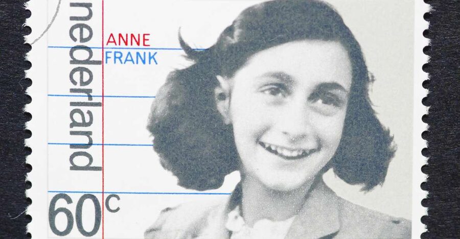 Amsterdam Anne Frank: Small-Group Walking Tour & Local Guide - Reaching the Anne Frank House façade