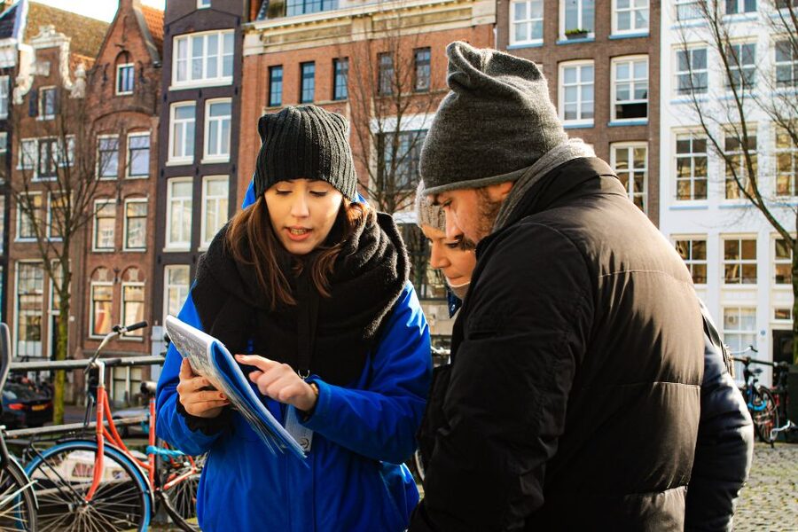Amsterdam: City Center Walking Tour in italian - The Royal Palace and Nieuwe Kerk from the outside