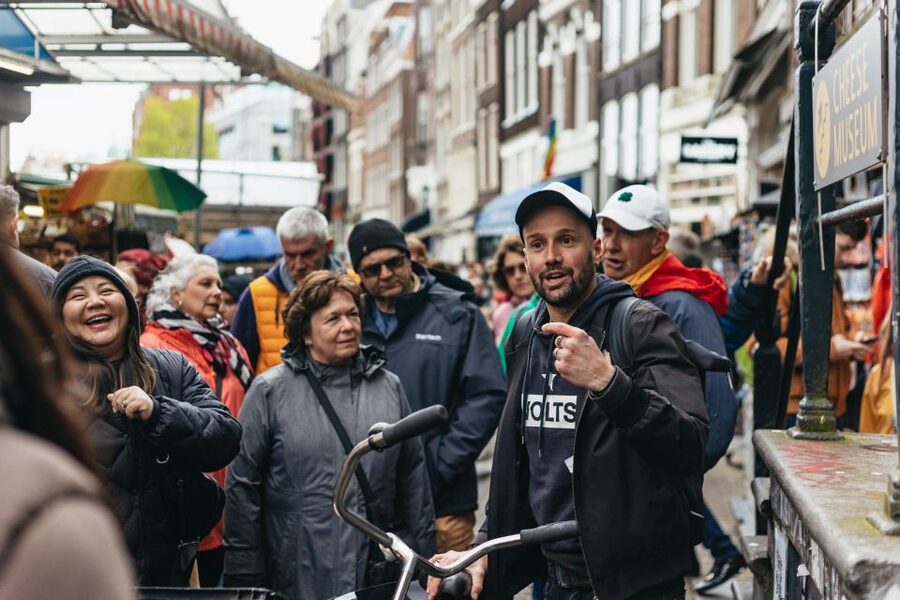Amsterdam: Food and Culture Walking Tour with Tastings - Warm stroopwafels, grilled cheese, and apple tart