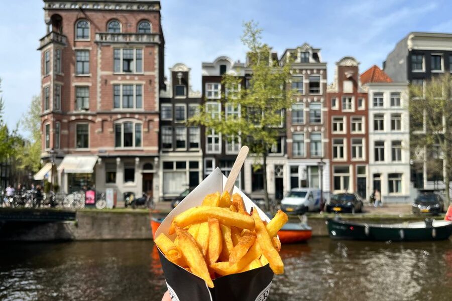 Amsterdam: Food and Culture Walking Tour with Tastings - Begijnhof offers a quiet change of pace