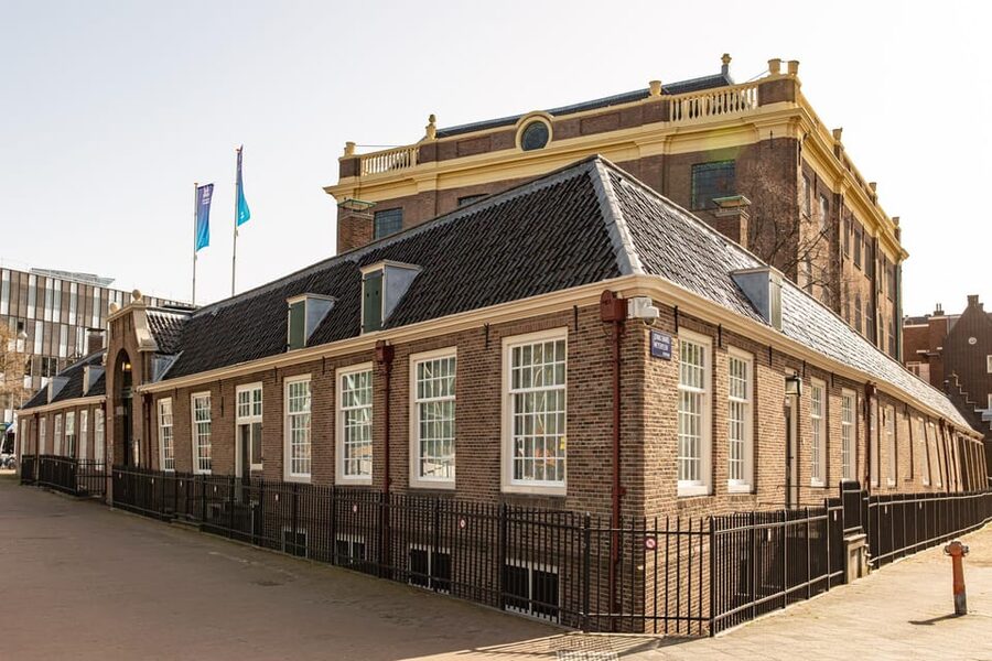 Amsterdam: Guided Anne Frank Small-Group Walking Tour - What the guides add to the experience