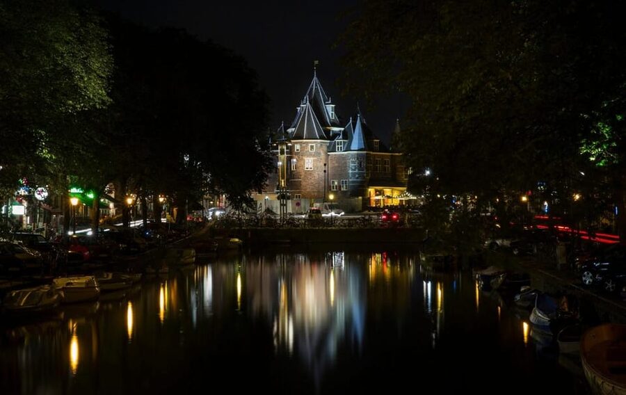 Amsterdam: Haunted History and Ghost Walking Tour - Meeting behind Hotel Krasnopolsky at Dam Square