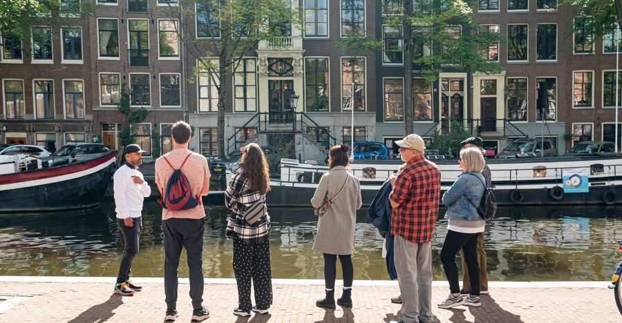 Amsterdam: Highlights & History Walking Tour - Starting at the Park Plaza Victoria Hotel