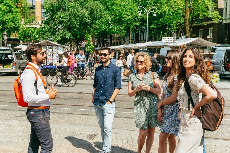 Amsterdam: Historical Highlights Walking Tour with Tasting - The Dutch tasting: a pleasant extra with a catch