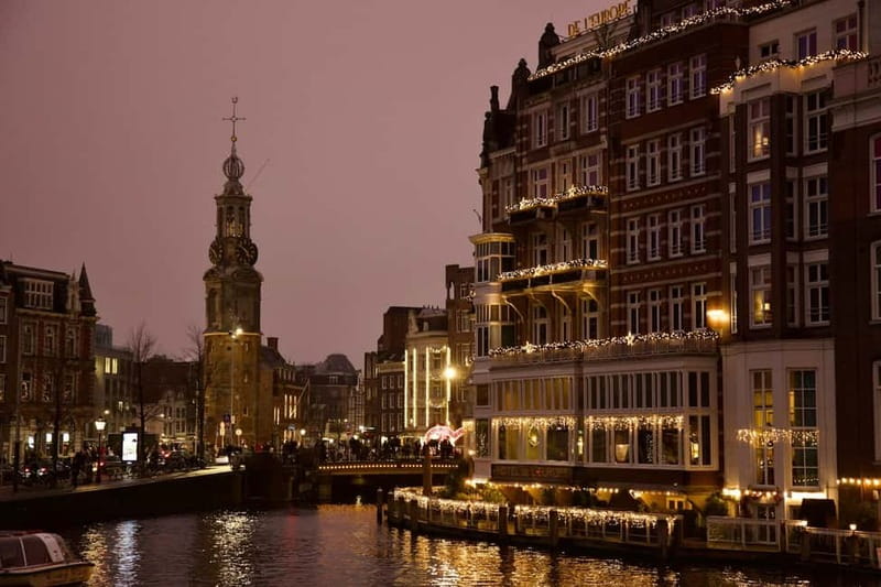 Amsterdam: Iconic Canals & Historic Sights Walking Tour - Who should book this Amsterdam walk