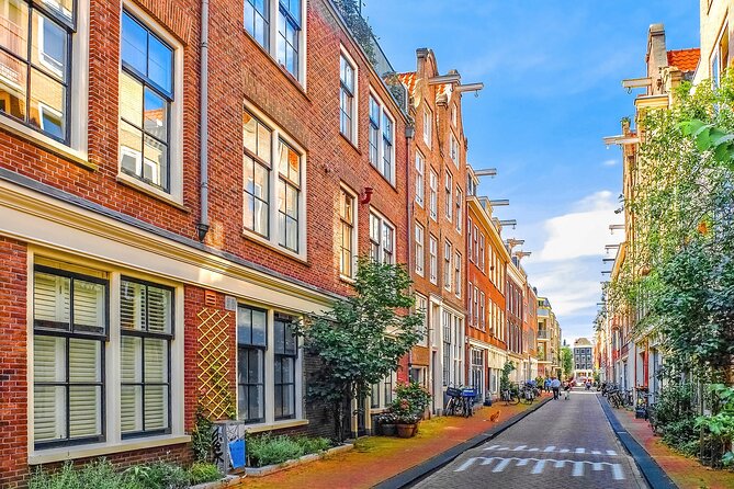 Amsterdam Private Historical Walking Tour - A quiet pause at Begijnhof