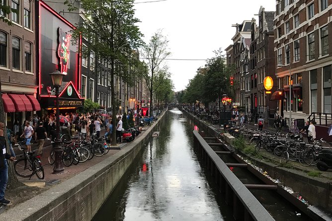 Amsterdam: Private Introduction Walking Tour (TOP RATED) - From Nieuwmarkt to the medieval Oude Kerk
