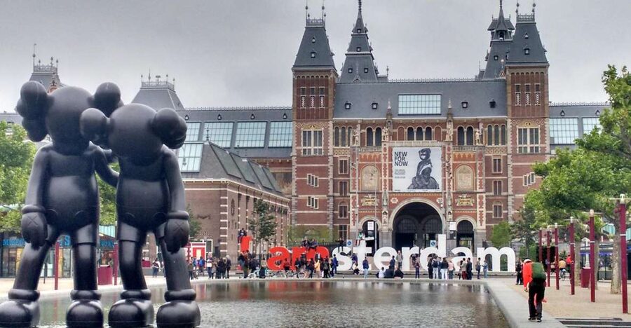 Amsterdam: Private Walking Tour with a Local - Meeting at Queen Wilhelmina and setting the plan
