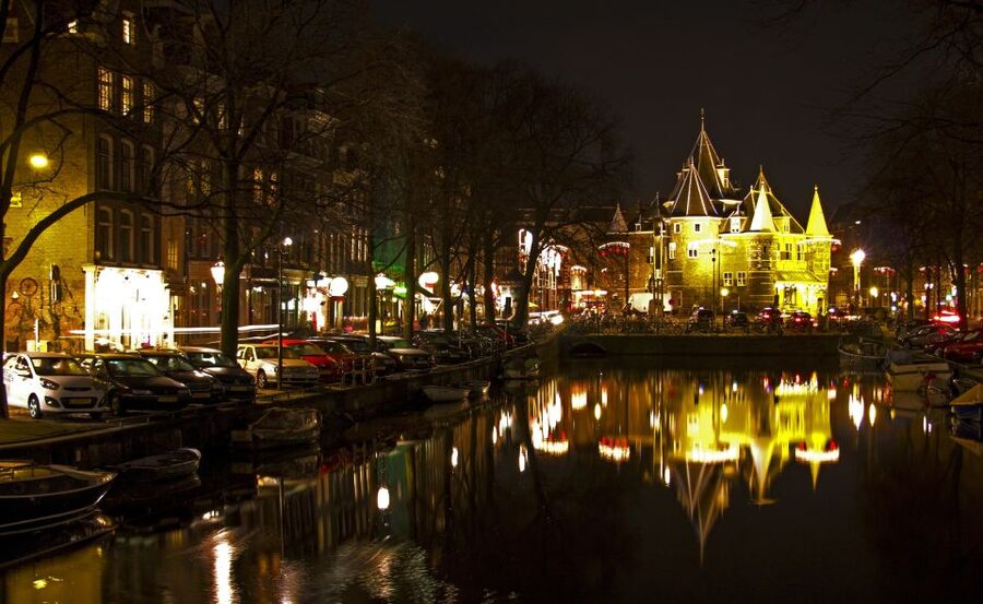 Amsterdam: Private Walking Tour with a Local - Choosing between two hours and six