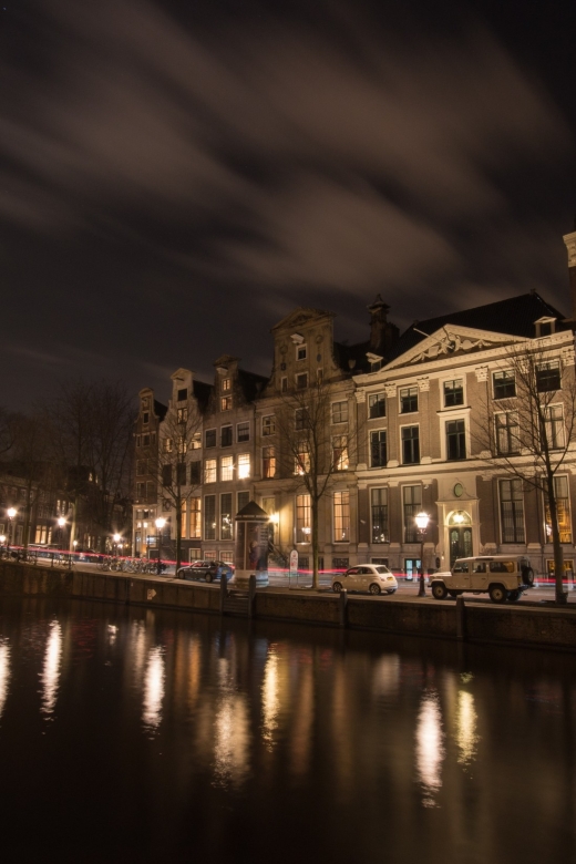 Amsterdam: Private Walking Tour with a Local - Practical comfort for a walking day