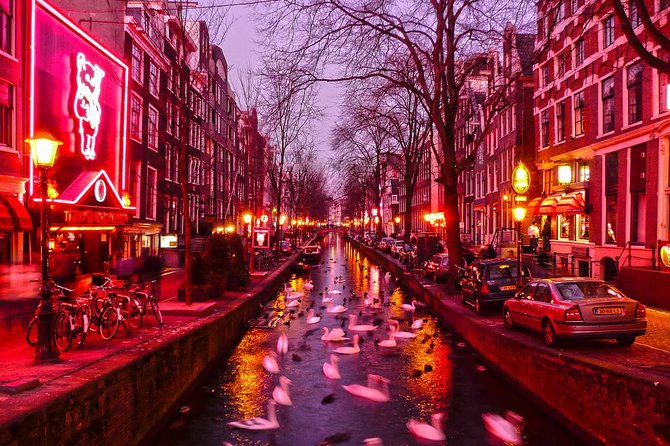 Amsterdam Red Light District Walking Tour in EN/DE/IT/ES - The old harbour and how window work operates
