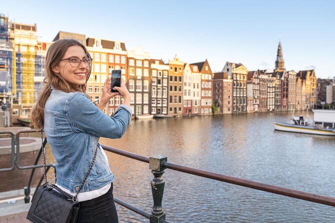 Amsterdam Red Light District Walking Tour in EN/DE/IT/ES - A critical look at safety, pimps, and working conditions