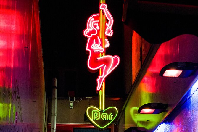 Amsterdam Red Light District Walking Tour in EN/DE/IT/ES - Around the Oude Kerk, where the story becomes visible