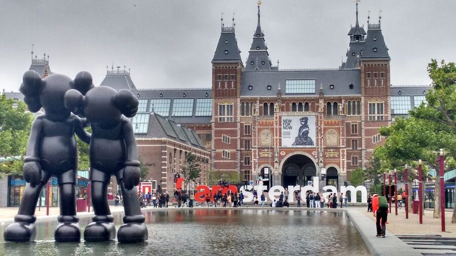Amsterdam: Sex, Drugs, and Freedom Walking Tour - Starting among Dam Square and the Royal Palace