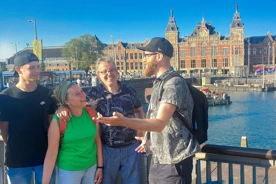 Amsterdam: Small-group Guided Walking Tour (French/English) - Who should book this Amsterdam walk?