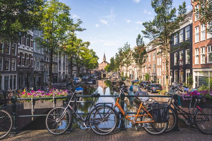Amsterdam Small-Group Walking Tour - Begijnhof: a quiet courtyard in the middle of the city