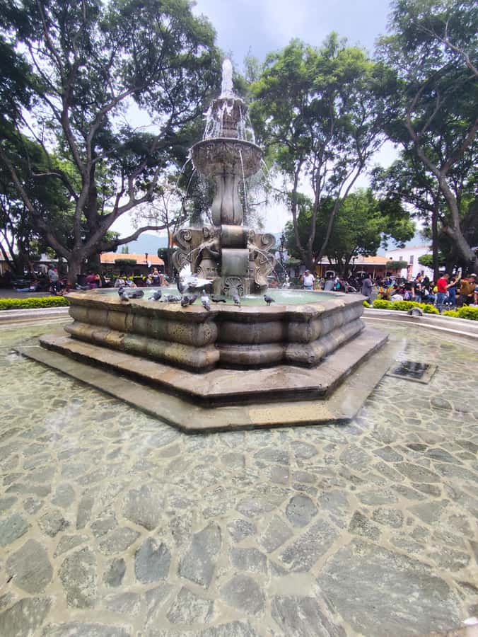 Antigua Guatemala: City Highlights Guided Walking Tour - Guides, group size, and the feel of the experience