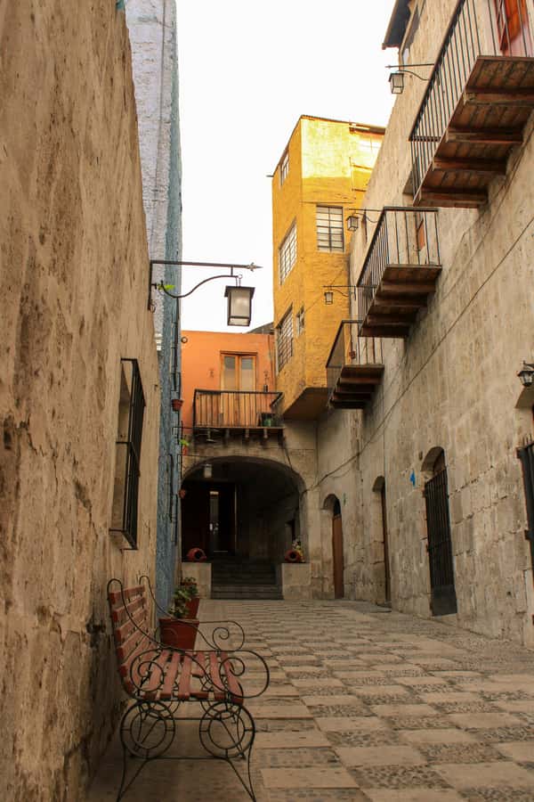Arequipa: Walk through the Historic Center of the City - Starting in San Lázaro, where Arequipa feels local