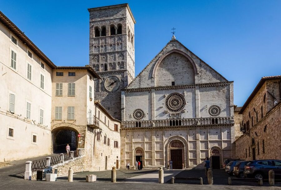 Assisi: Old Town Guided Walking Tour - Following Saint Francis through Assisi