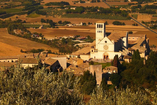 Assisi Private Walking Tour including St. Francis Basilica - The physical side: hills, heat, and church etiquette