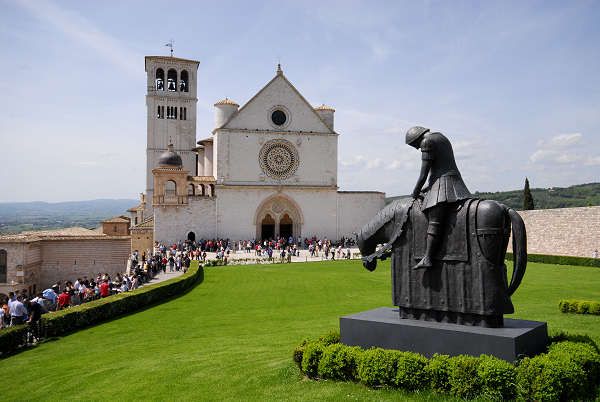 Assisi: Private Walking Tour with St. Francis Basilica - Assisi’s Franciscan story begins with St. Clare