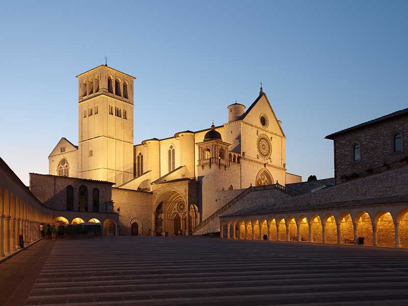 Assisi: Private Walking Tour with St. Francis Basilica - What the private price gives you