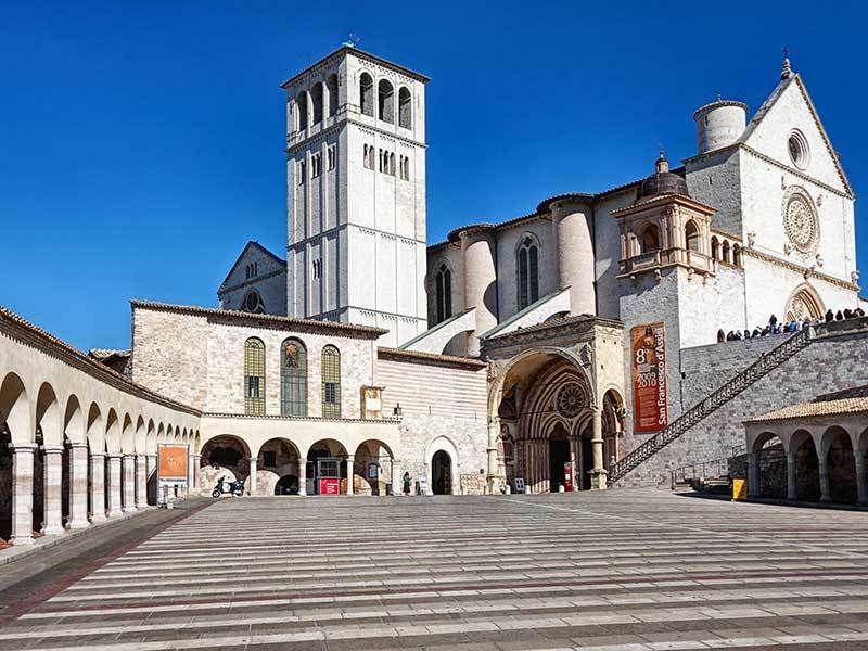 Assisi: Walking Tour with St. Francis Basilica Visit - Starting above Assisi at Matteotti