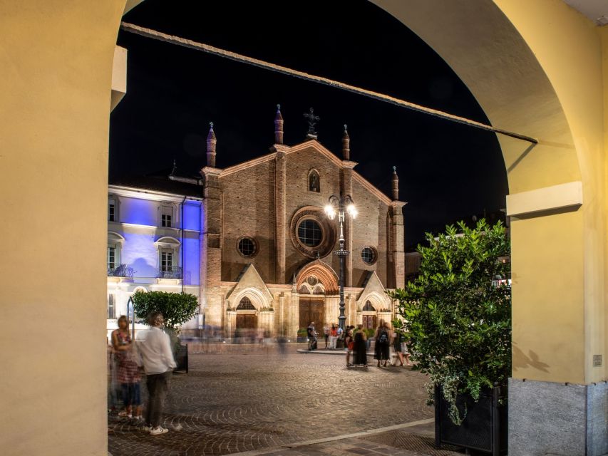 Asti Historic Town Walking Tour - Churches, porticos, and the shape of old Asti