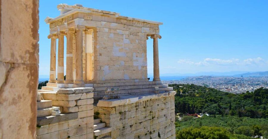 Athens: The Acropolis Guided Walking Tour in Dutch - The Temple of Athena Nike and the first hilltop views