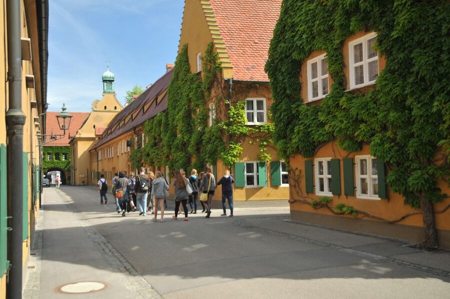 Augsburg: Walking Tour with Fuggerei - Walking Augsburg’s old town from the Tourist Information