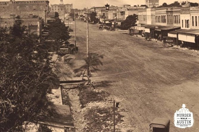 Austin Murder Walk - What the 8 p.m. start and two-mile route feel like