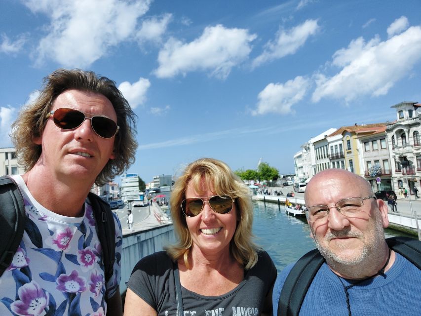 Aveiro: Stories, Canals, and Tiles Guided Walking Tour - Praça da República and Aveiro’s first clues