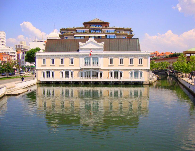 Aveiro: Walking Tour, Boat Cruise, Sweets & Church Entrance - Boarding the Moliceiro for a 45-minute canal cruise