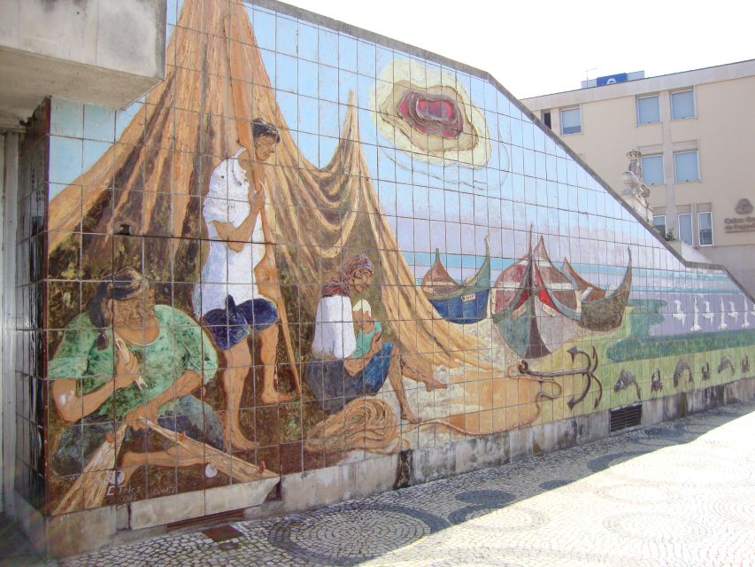 Aveiro: Walking Tour, Boat Cruise, Sweets & Church Entrance - The difference between the two guides