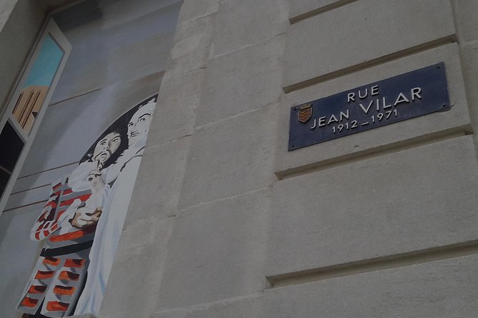 Avignon Walking Tour including Pope's Palace - Place de l’Horloge and the wine finish