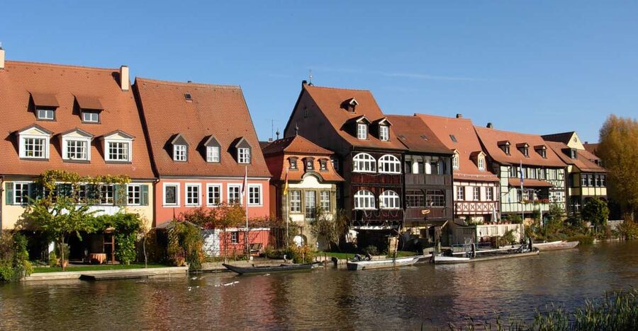 Bamberg: City Highlights Walking Tour - The Old Town Hall on its river island
