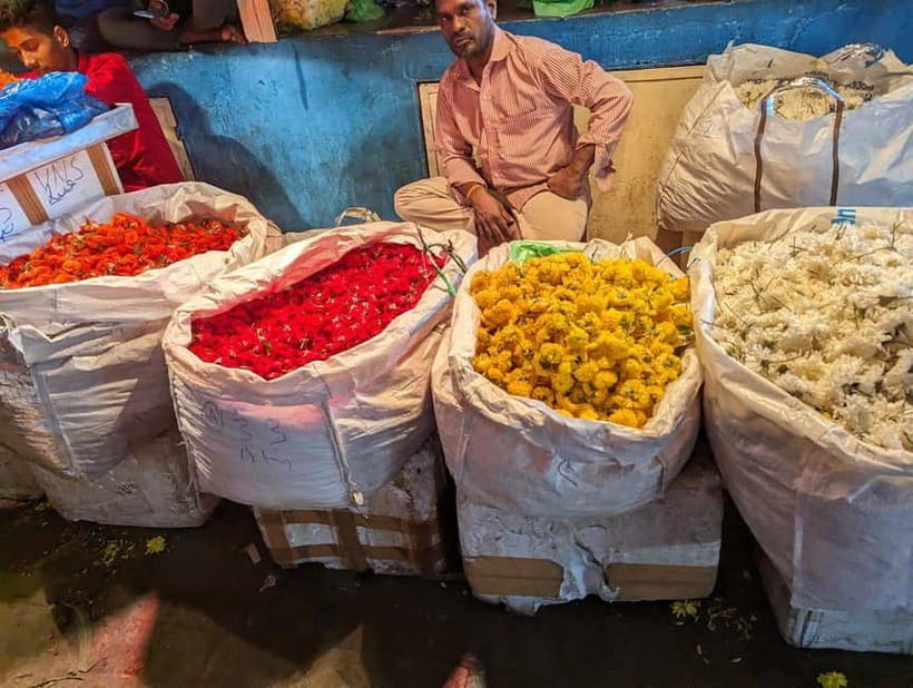 Bangalore: Palace, Temples, Fort & Markets Walking Tour - Bangalore Fort and the city’s early power