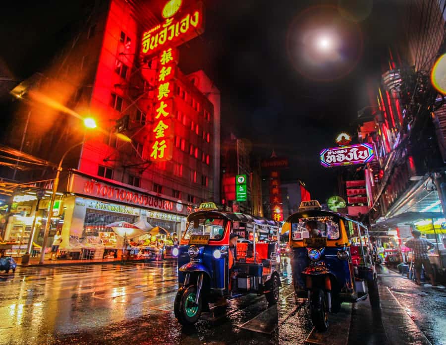 Bangkok: Chinatown by Night Walking Tour - Chinatown Gate and the gold trade