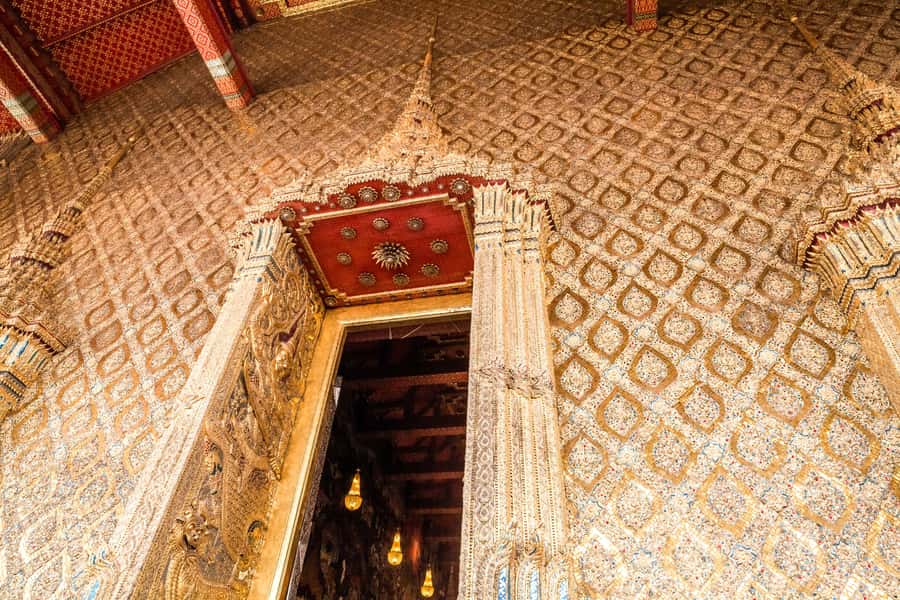 Bangkok: City Highlights Temple and Market Walking Tour - Clothing, heat, and simple ways to enjoy it more